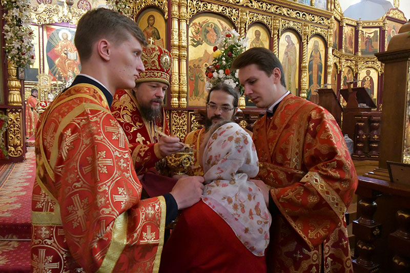 В Фомино воскресенье в Вознесенском кафедральном соборе Алма-Аты совершено архиерейское богослужение